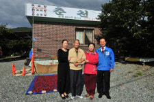 59년만에 막둥이 만나니 너무 기뻐