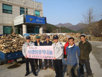 상주 화북파출소·자율방범대, 사랑의 땔감 나눔 봉사