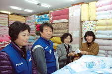 (주)현대그린푸드 현대제철(주)포항1공장 복지관 | 현대제철 포항공장, 복지시설에 전통시장 상품권 전달