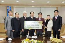 로타리 3630지구 경북13지역 대표, 아동도서 전달