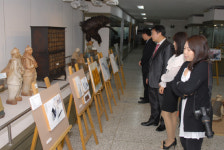박물관서 유물과 그림 한눈에