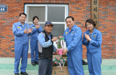 신립공업(주), 자매마을 카네이션 전달