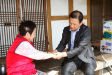 경주시의회 김일헌 의장, 무의탁독거어르신 위문