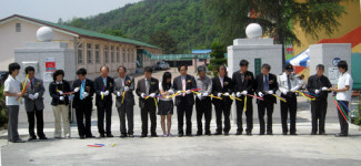 군위 우보중, 교문 준공