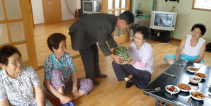 포항 송라면, 초복맞아 경로당 23개소에 수박 전달