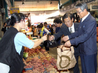 박승호 포항시장, 죽도시장 방문 상인 격려