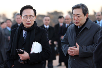 이 대통령, 김효재 정무수석 사표 수리