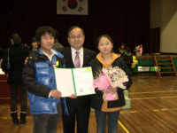 신경주역, 건천초 졸업식서 장학금 전달