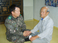 육군 50사단 소속 축산면 홍성태 예비군면대장, 68명 수훈자 찾아 화제
