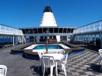 아침에 눈뜨면 새 여행지…탁 트인 바다 위 특급 리조트