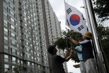 대구 각산푸르지오1단지 어르신봉사대, 태극기 달기