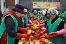 의성군새마을부녀회, 김장 담가주기 행사