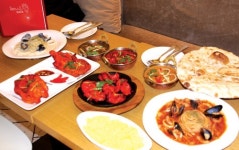 푸른 동해바다 보며 인도 정통요리 즐긴다
