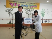 산단공 대경권본부, 구미시립노인요양병원 휠체어 전달