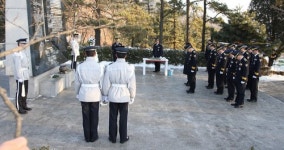 강신명 경북경찰청장·지휘부, 구국경찰충혼비 참배