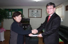 구미교육지원청 교육장, 사회복지시설에 성금 전달