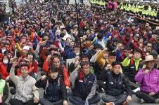 정리해고 철폐·최저임금 인상하라