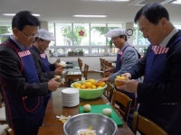 경산시의회, 백천사회복지관 무료급식소서 봉사활동