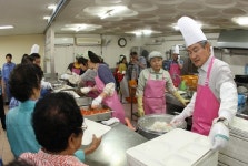 박승호 포항시장, 포스코 나눔의 집 봉사활동