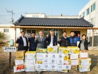 경주 월성동주민센터, 텃밭서 키운 고구마 수확 전달