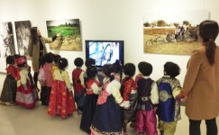 한-아세안 현대 미디어아트展 인기몰이