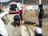 배수로서 의식 잃은 50대, 순찰 경찰관에 구조돼