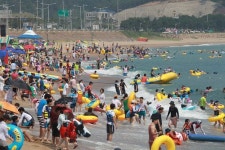 영덕 해변에서 핫한 여름 쿨하게