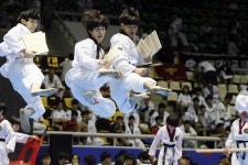 세계 태권도인 큰 잔치 화려한 막 올라