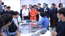 박 대통령, 영진전문대 기업맞춤형 교육 독려