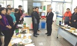 백인규 포항시의원, 양학동 국민체육센터 감사패