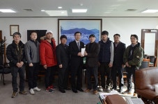 청송군 부동면 얼음골청년회 이웃돕기 성금 300만원 전달