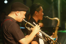 감미로운 재즈 선율에 취해 한 여름 밤 무더위 날렸어요