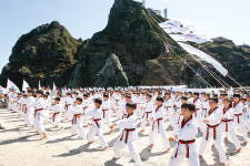 독도에서 울려퍼진 태권도 꿈나무들의 ‘나라사랑’ 함성