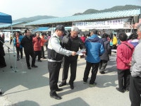 울진 근남파출소, 시장서 치안소식지 배부