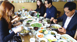 [맛따라 길따라] 가정에서 먹는 토속적인 맛 산록 상차림