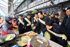대구시의회, 서문시장 장보기행사로 활성화 동참
