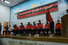 포항스틸러스·축구사랑나눔재단, 지역 여자축구부 용품지원