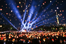 밤하늘 수놓은 소원들