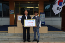 의성군, 학생용 스탠드 전달로 이웃사랑 실천