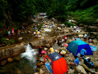 시원한 물놀이·달콤한 와인 한여름이 더 매력적인 영천