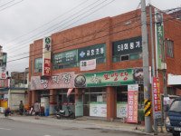 간판만 바꿨을뿐인데 확 바뀐 거리 풍경