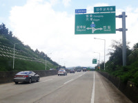 운전자 헷갈리게 만드는 도로 표지판