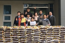 포항 골잡이 양동현, 지역 복지시설 2곳 쌀 200포 전달