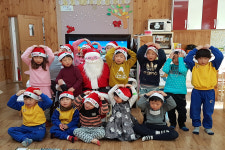 상주 화북초 병설 유치원, 산타 행사 눈길