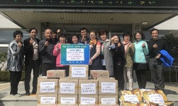 청도 금천면 풍물단, 경로당에 국수 전달