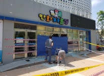 새벽 20대 운전 승용차 포은중앙도서관 돌진