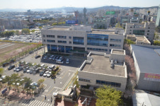 경찰 단속 피하던 베트남 불법체류자 4명 추락 부상