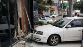 영천 남문통 네거리 택시·승용차 추돌 사고