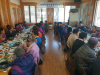 군위 채미정, 어르신 40여명에 따뜻한 밥상 제공