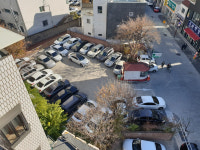 보도 점령한 개구리 주차에 약전골목 상인 쉼터 기능 상실